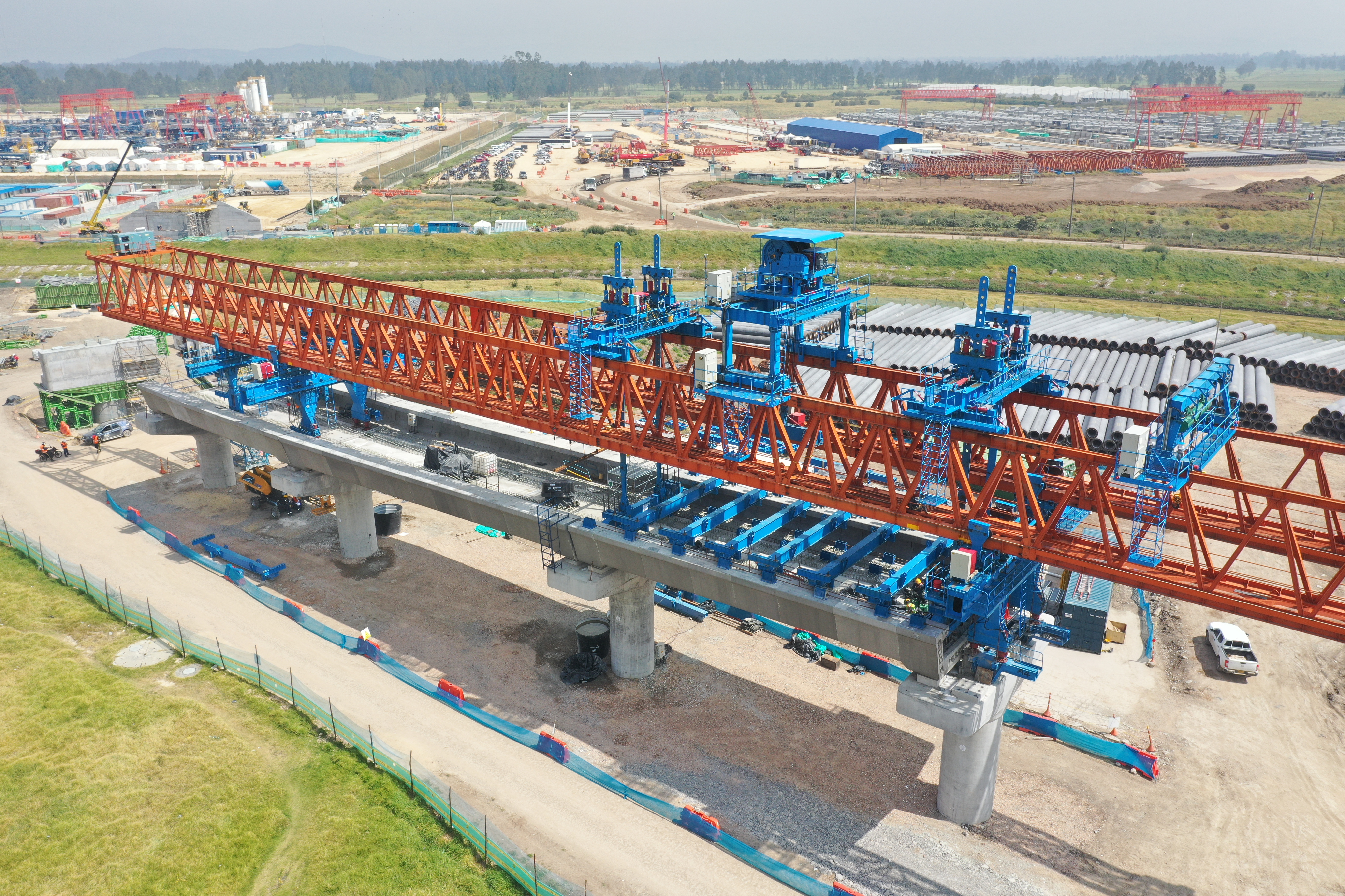 Imagen de piloteadora 1 con dovelas izadas