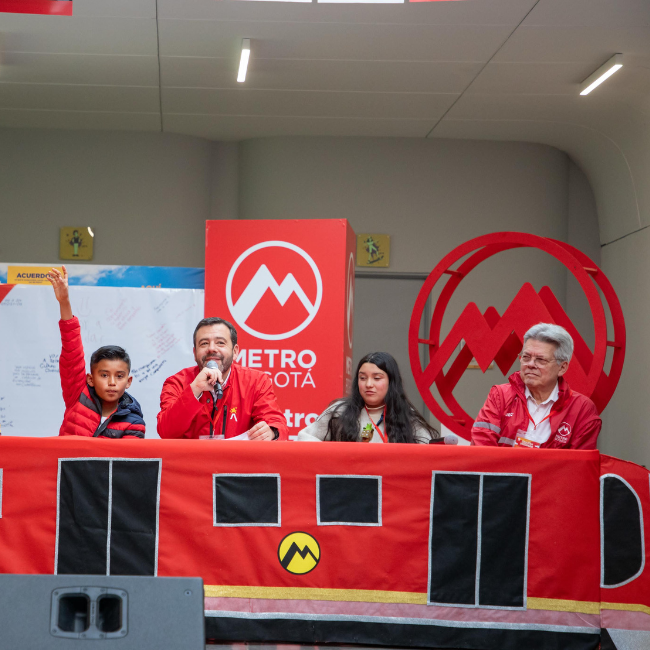 Niños y niñas participaron en el Primer Consejo Consultivo en el Vagón Escuela del Metro de Bogotá 