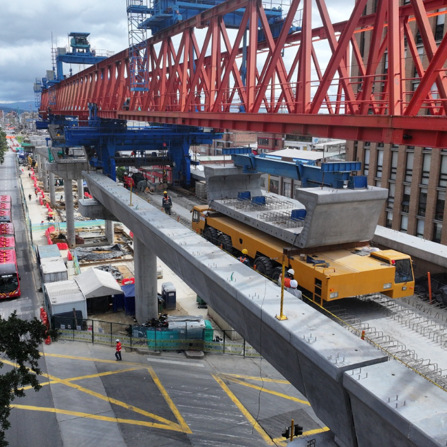 Así funciona el kattor, el moderno carro que optimiza la construcción del viaducto de la Línea 1 del Metro de Bogotá en la avenida Caracas 