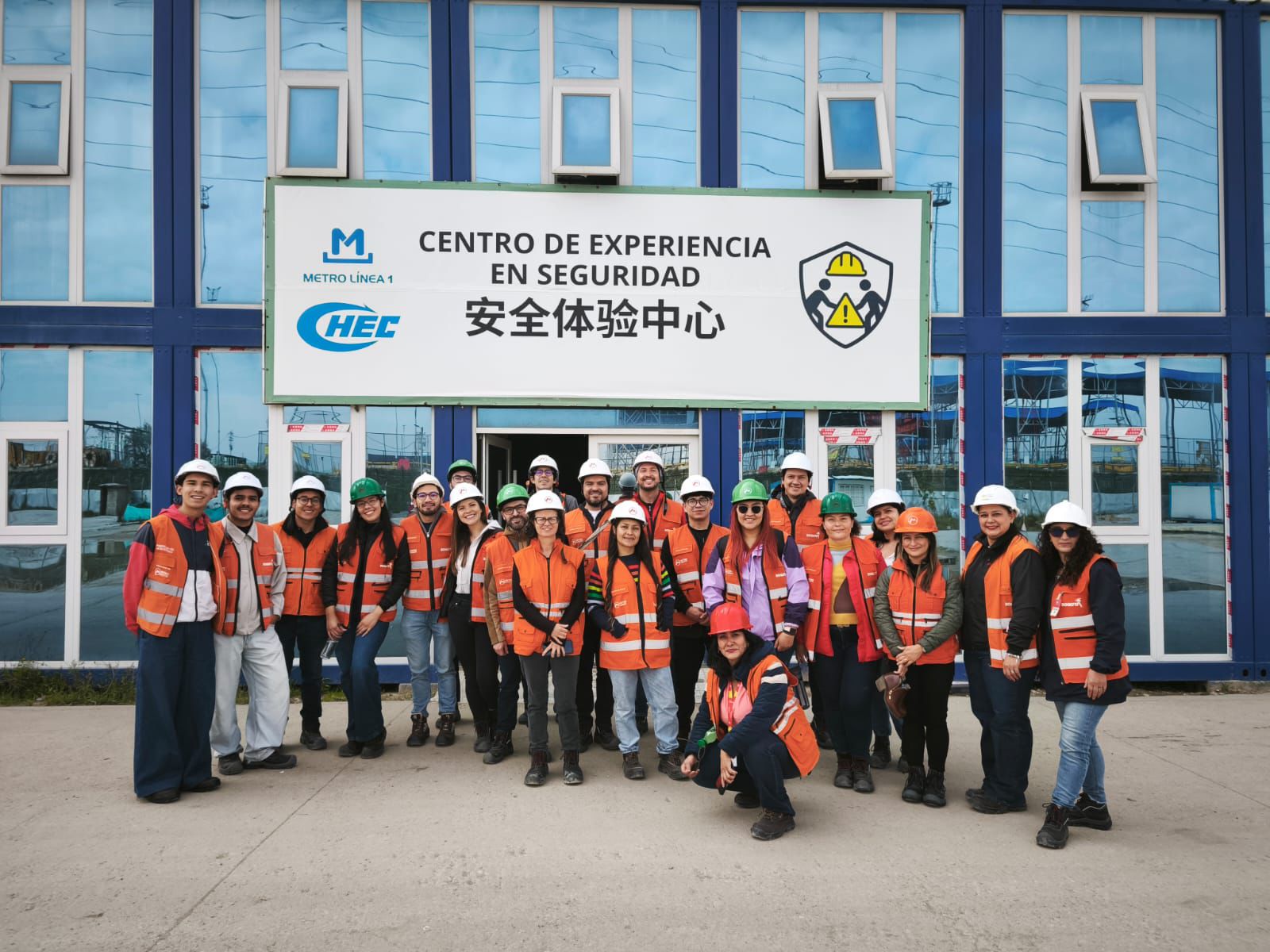 25 cuidadores de la confianza del Distrito visitan el patio taller