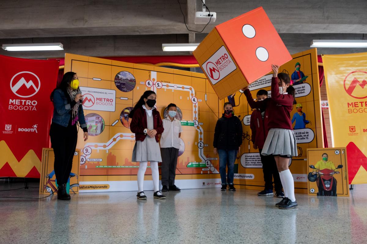 Juego de aprendizaje sobre el metro de Bogotá