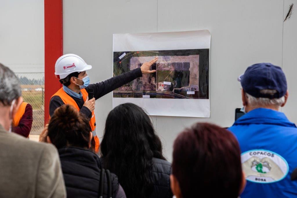 Ingeniero explica a la comunidad los avances de la obra