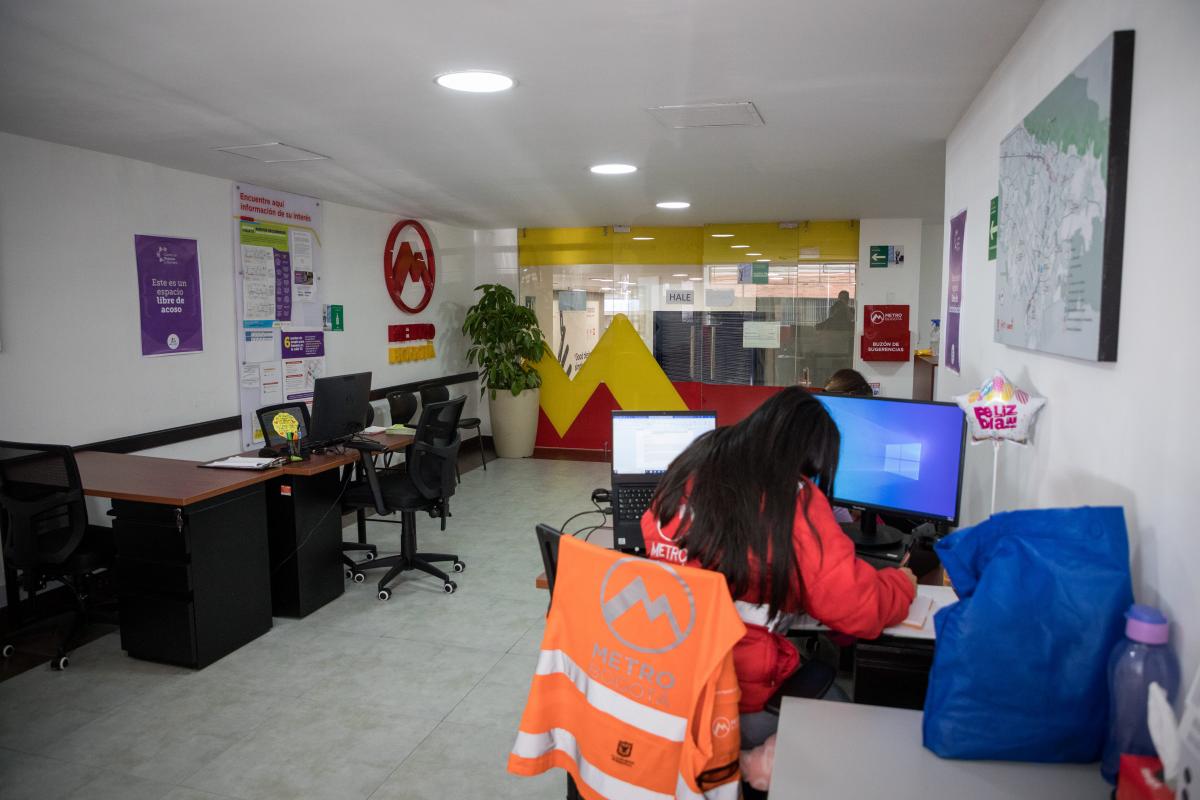 Oficina de atención en el centro comercial Avenida Chile