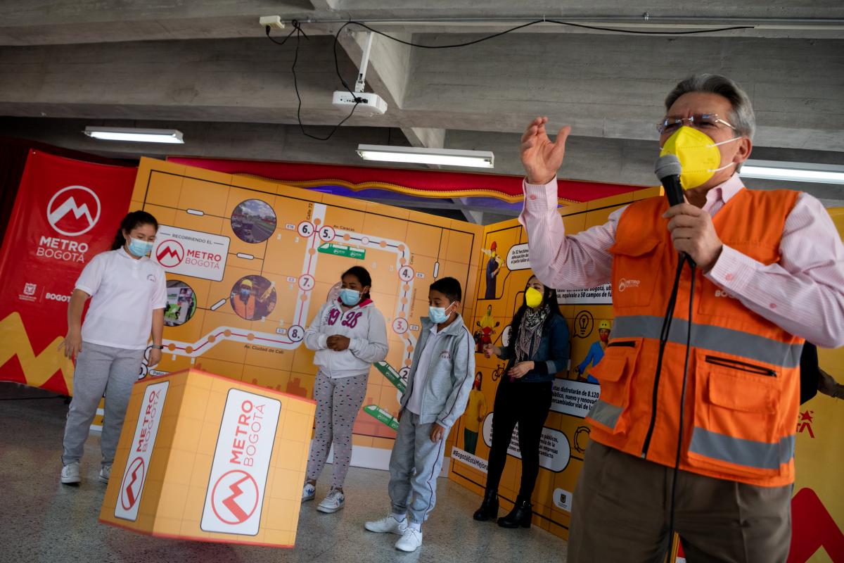 El gerente de la Empresa Metro de Bogotá acompañando una jornada de Recorriendo Nuestro Metro