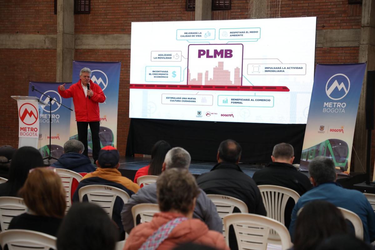 Gerente Leonidas Narváez presentando en la rendición de cuentas 2022