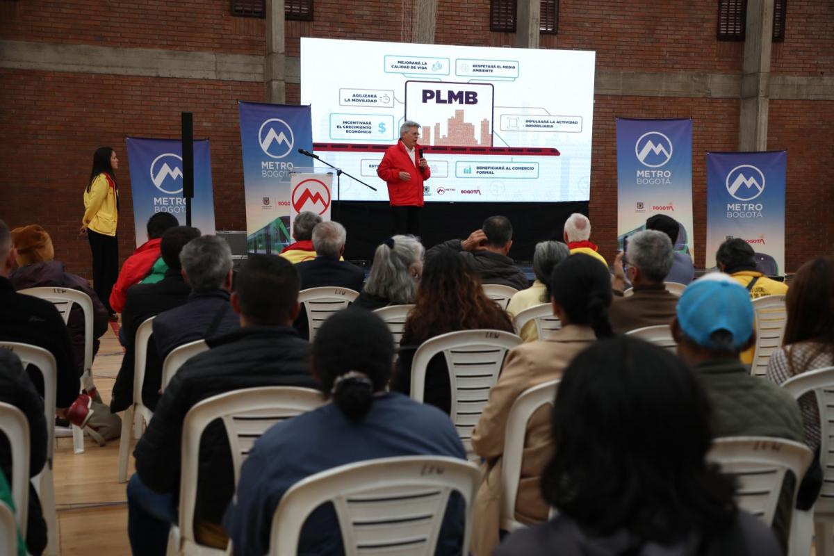 Gerente Leonidas Narváez presentando en la rendición de cuentas 2022