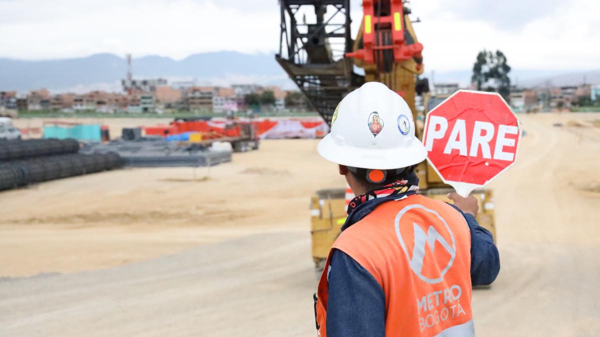 Foto de un trabajador en el frente de obra 3