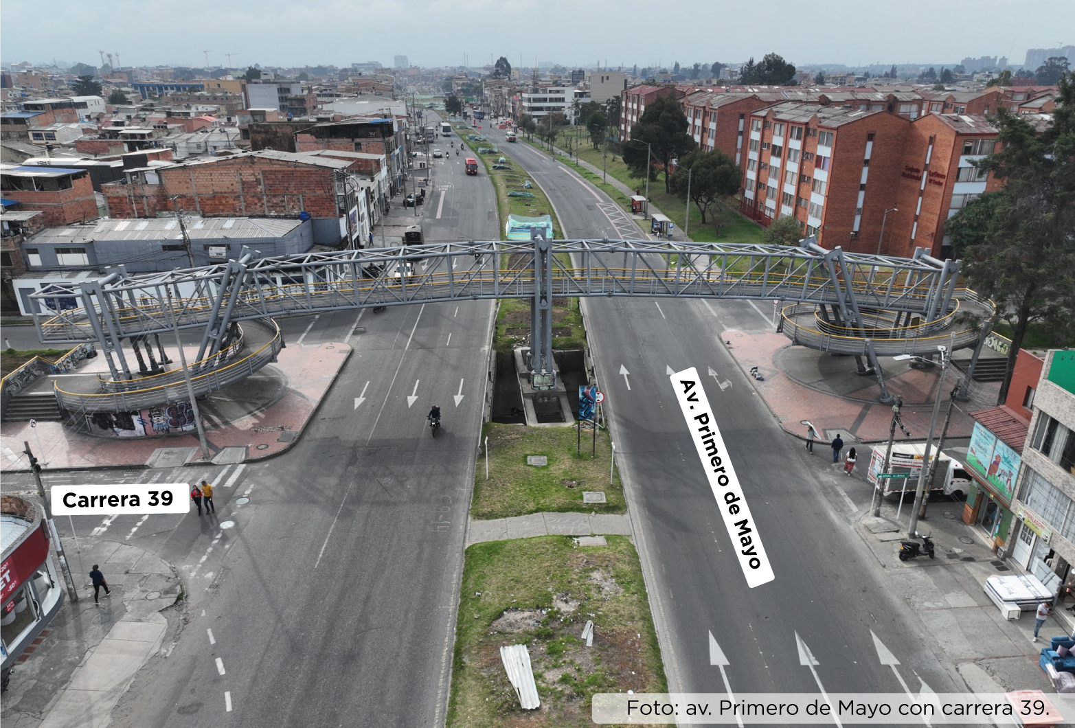 Foto aérea del sitio de la intervención en la av. Primero de Mayo con carrera 39