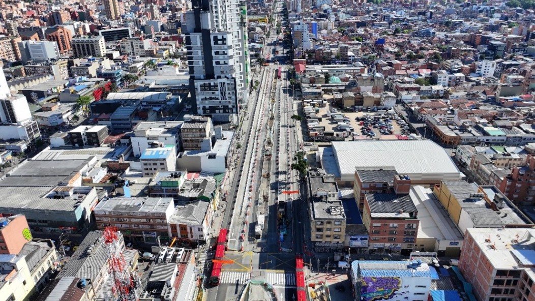 Salida de los buses de TransMilenio al carril mixto e interno. 