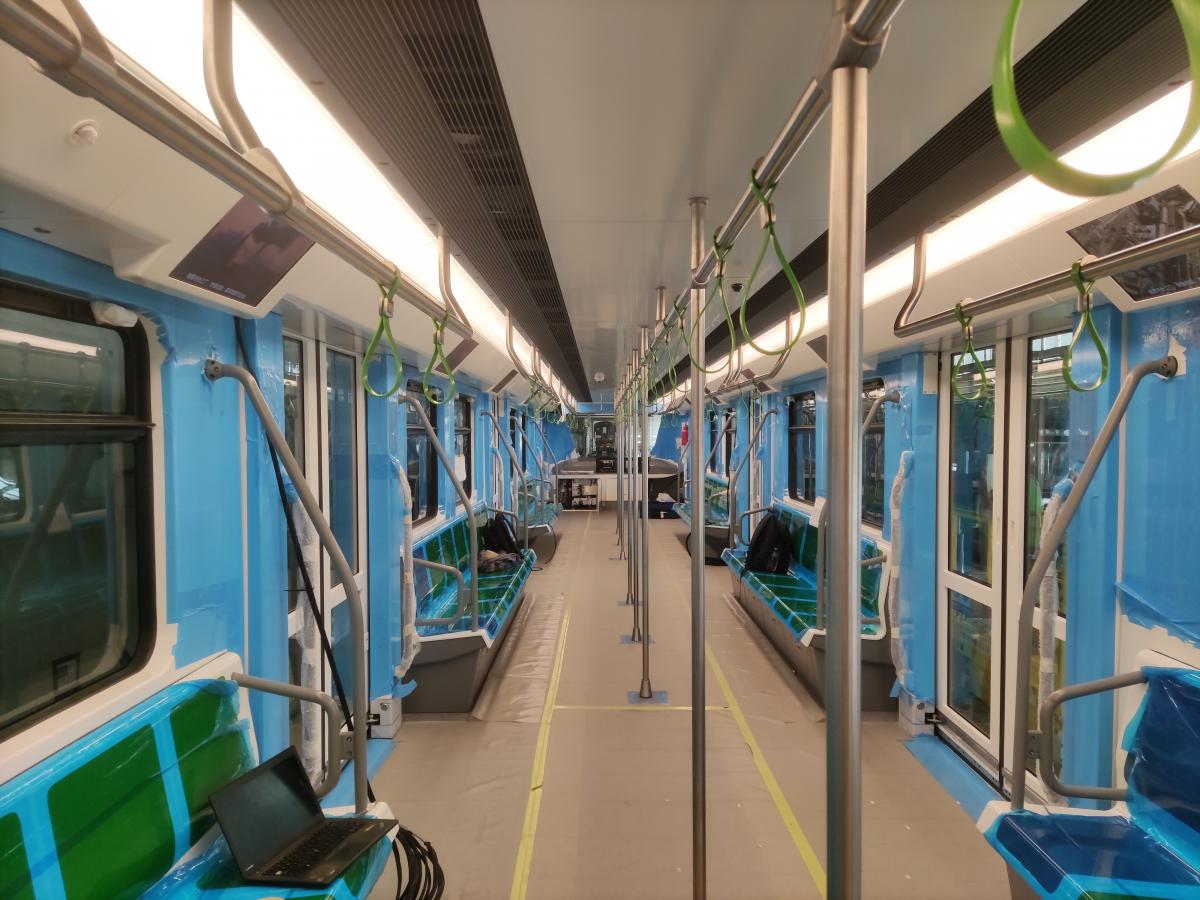 Vagón del metro por dentro