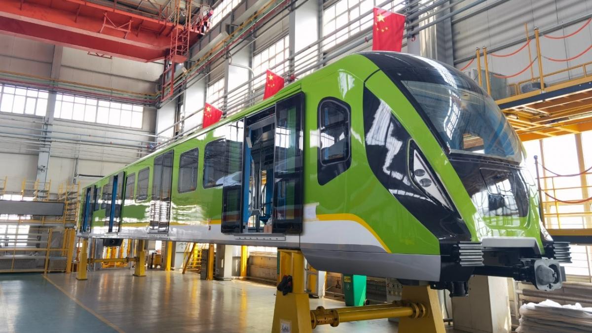 Visión lateral del vagón verde de la Primera Línea del Metro de Bogotá