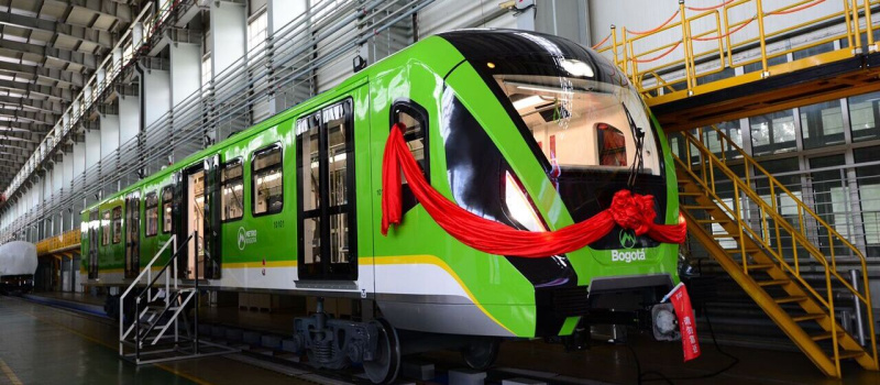 Vagón prototipo del metro con una cinta roja