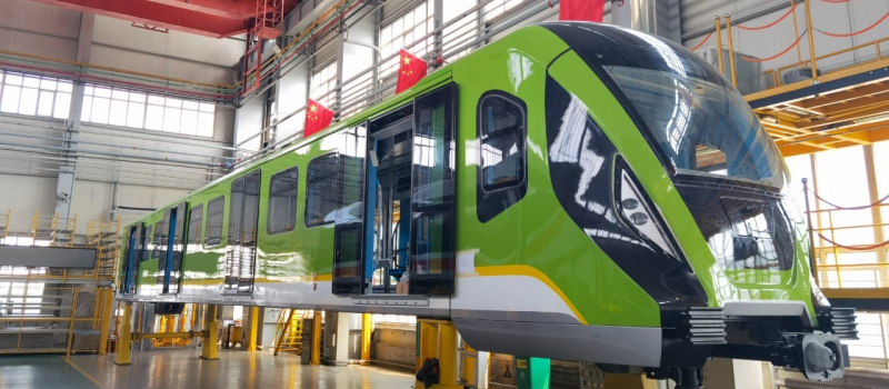 Visión lateral del vagón verde de la Primera Línea del Metro de Bogotá