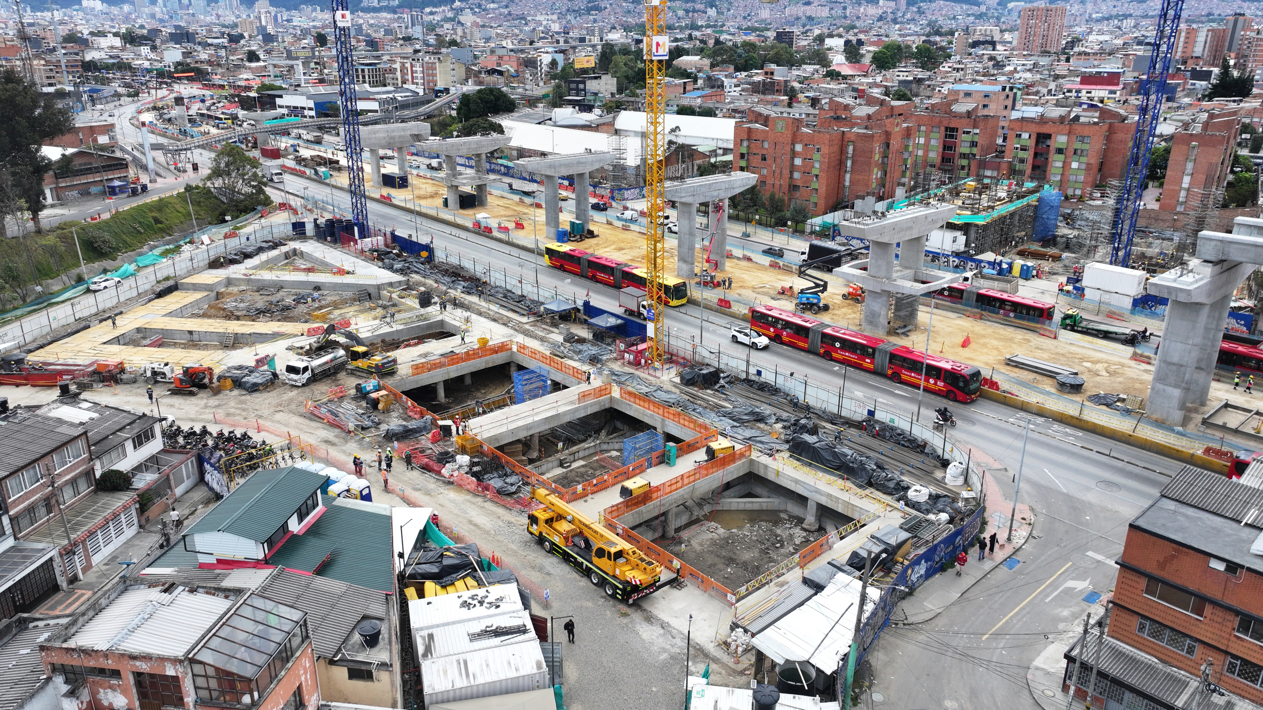 Vista de Dron de la estación 9 de la Línea 1 del Metro