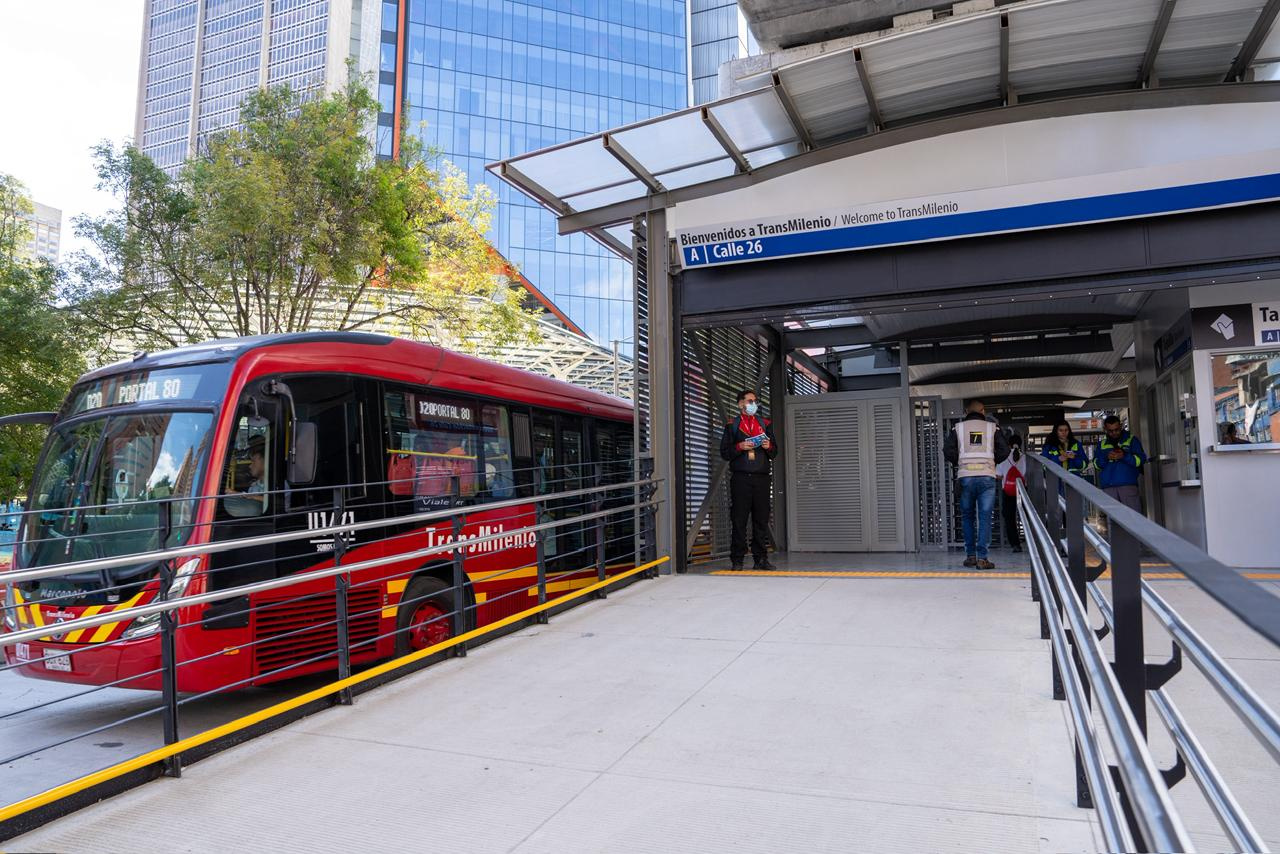 TransMilenio en nueva estación