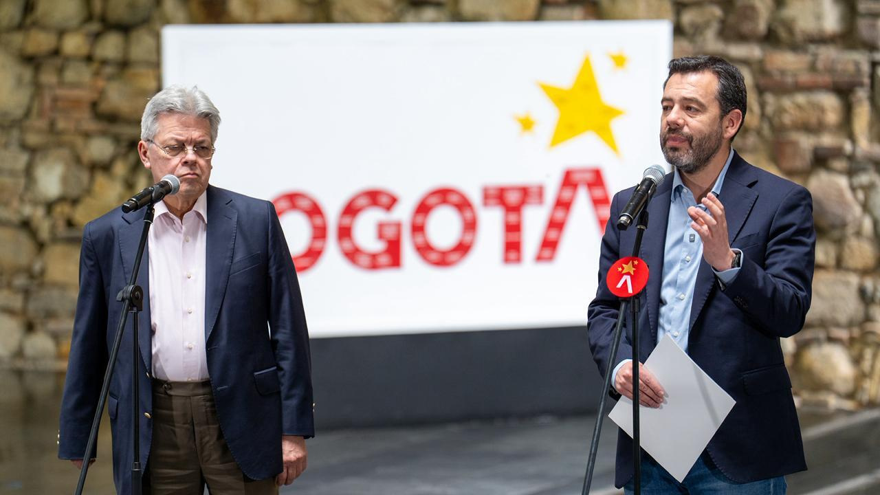 Gerente Leonidas Narváez junto al alcalde Carlos Galán en la rueda de prensa donde se dio el anuncio de la Línea 2