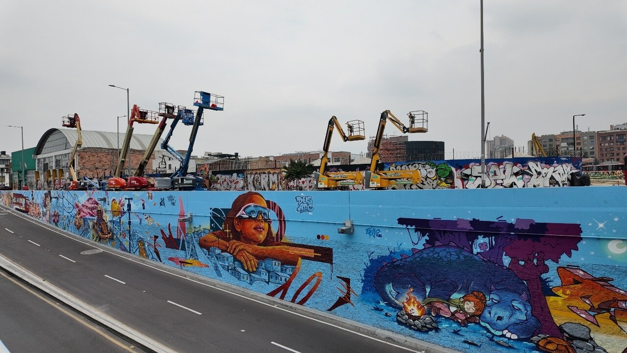 Mural artístico en el intercambiador vial de la calle 72 con avenida Caracas Mural artístico en el intercambiador vial de la calle 72 con avenida Caracas