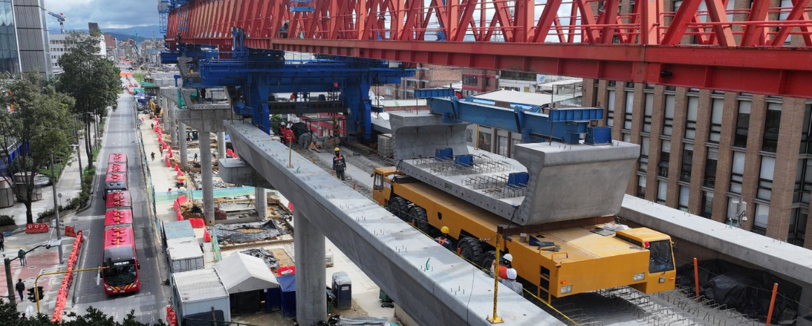 Así funciona el kattor, el moderno carro que optimiza la construcción del viaducto de la Línea 1 del Metro de Bogotá en la avenida Caracas